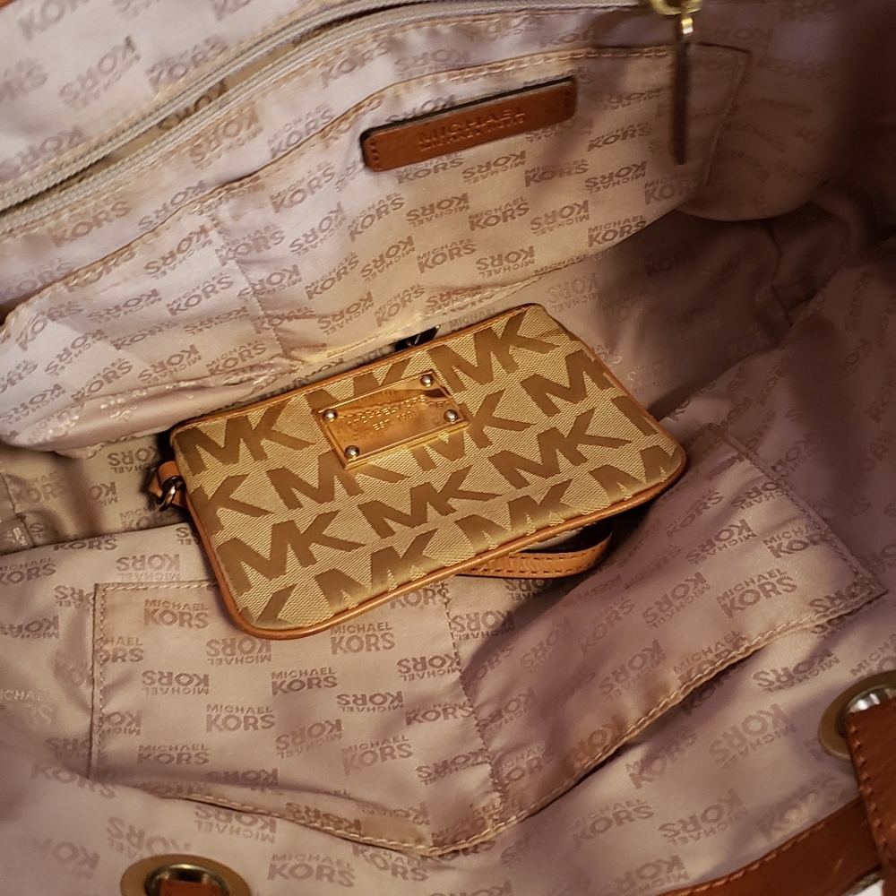 Michael Kors*SOLD* - Picture 3 of 9